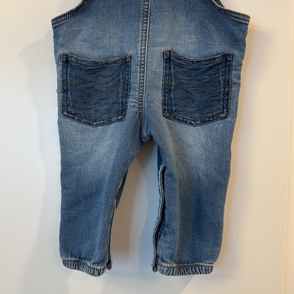 baby Oshkosh b'gosh overalls - boys or girls size 9 months pocket details - Picture 8 of 10